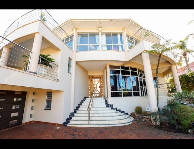 5 BEDROOM HOUSE FOR SALE IN UMHLANGA CENTRAL